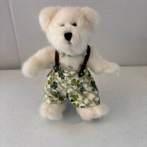 Boyd's Bear white Lucky O'Beary shamrock Longaberger Mint With Tags